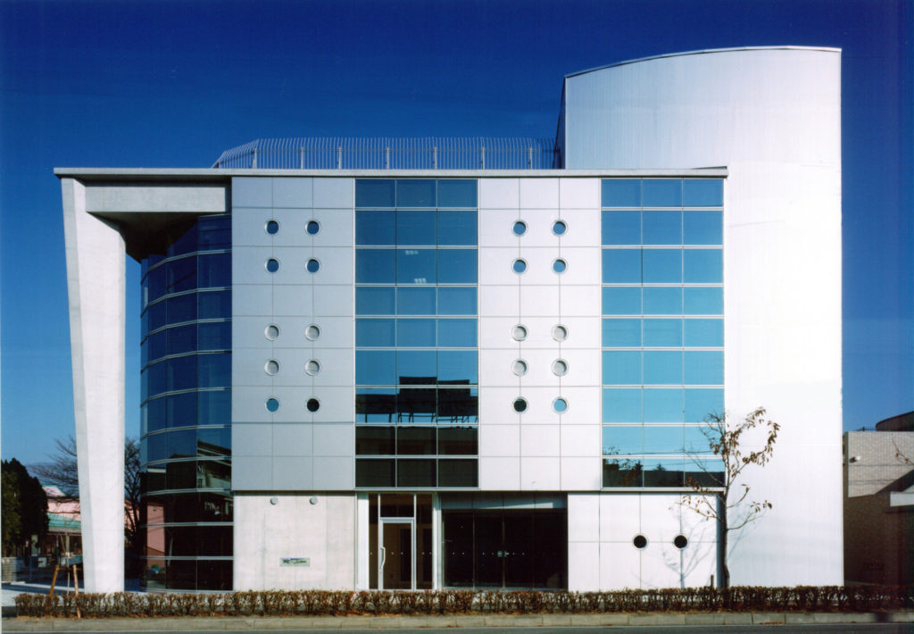 信濃むつみ高校。建築設計。外観。西面。