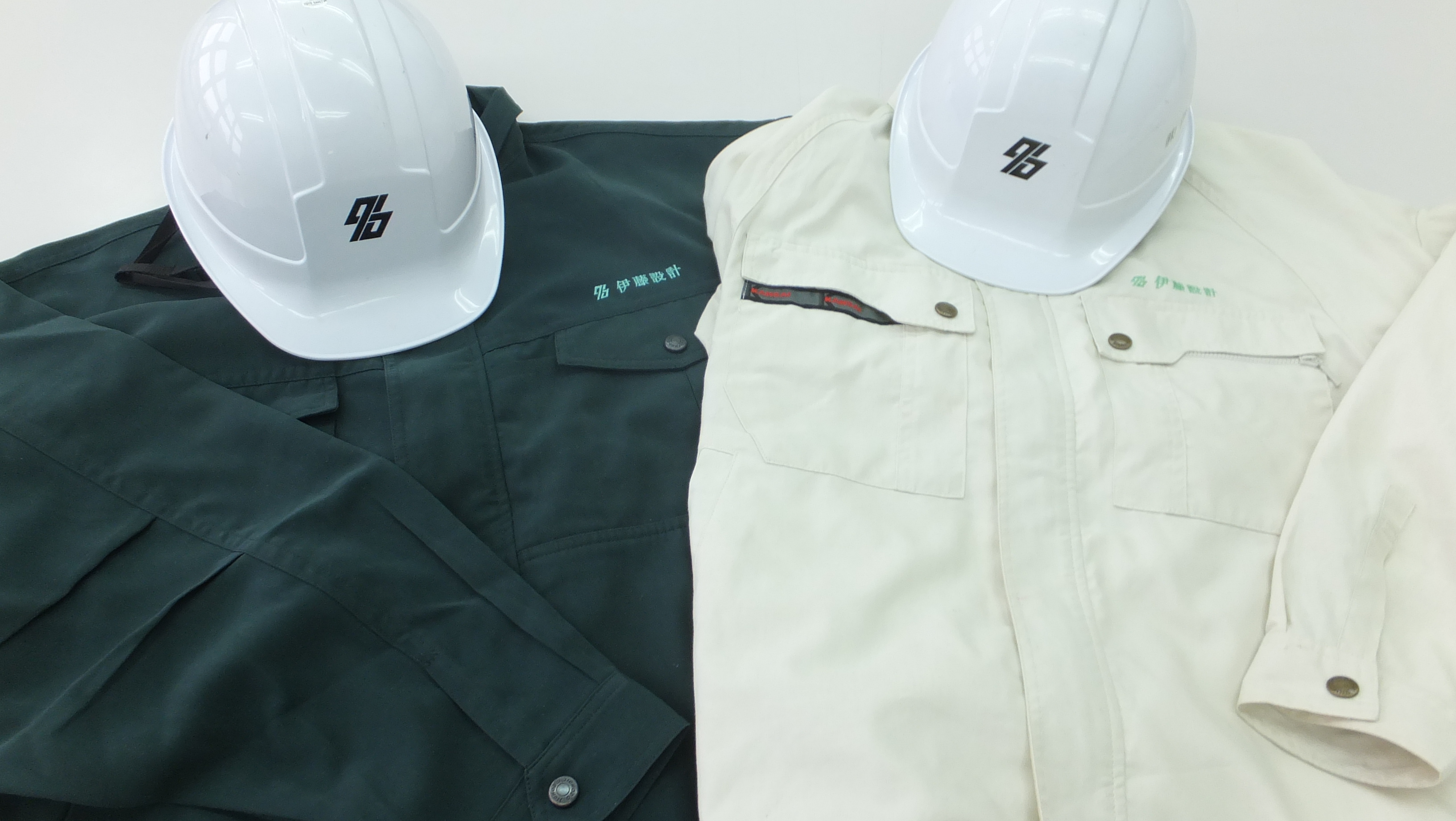 緑のジャケットから白のジャケットへ衣替え