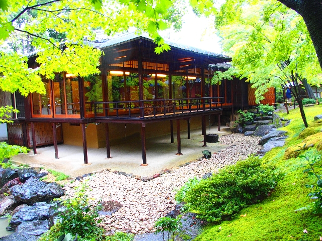 「八勝館」と「爲三郎記念館」